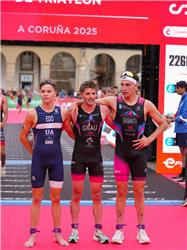 Izan Edo, subcampeón de España absoluto y campeón nacional sub-23 de Triatlón Olímpico en A Coruña 2025