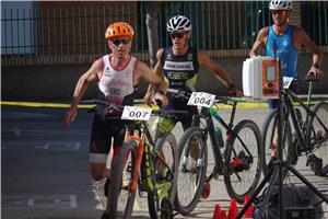 Leti Soria y Lucas Aurell lideran provisionalmente la XXV Copa Aragonesa de Duatlón Cros, Trofeo Bilstein Group.