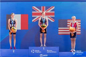 Buen debut de Marta Pintanel en las Series Mundiales de Triatlón