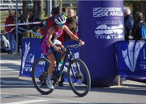 Eduardo Suarez y Leticia Soria inauguran el palmarés del I Duatlón Cros de Huesca