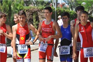 El triatlón aragonés muy afectado por la noticia del fallecimiento de Arturo Grávalos