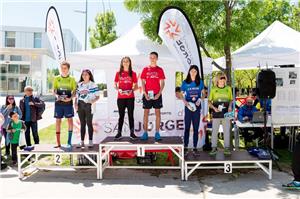 Más de 200 familias disfrutaron de una mañana deportiva en el Campus Universitario Villanueva de Gállego en el I Triatlón Cros Escolar Universidad San Jorge