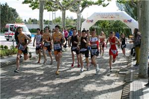 Stadium Venecia organiza con éxito el Acuatlón escolar