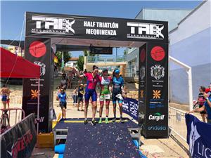 Usoa Ostolaza y Jordi Montraveta ganan el III Half Triatlón de Mequinenza, prueba de la Copa de España MD y LD