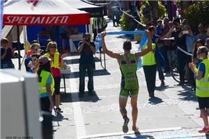 David Huertas y Ana Revilla repiten como campeones de Aragón de Triatlón Olímpico