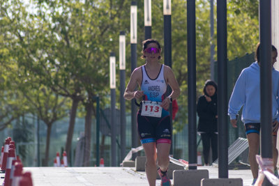 Pablo Capapé y Nicole Louise Martin se imponen en el V Acuatón de la Universidad San Jorge