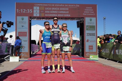 Lucía Gracia oro e Izan Edo plata en el Campeonato de España de Duatlón Junior