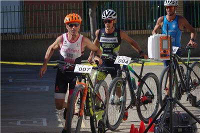 Leti Soria y Lucas Aurell lideran provisionalmente la XXV Copa Aragonesa de Duatlón Cros, Trofeo Bilstein Group.