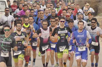 Claudia Esteban y Mario De Miguel revalidan triunfo en el VII Duatlón Cros Villa de Híjar