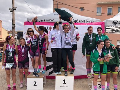 76 equipos y 400 duatletas toman las calles de María de Huerva