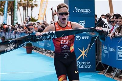 El turolense Izan Edo vencedor en la Copa de Europa Junior de Triatlón de Quarteira en Portugal
