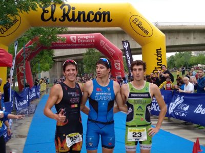Marta Borbón y David Huertas campeones de Aragón de Triatlón Sprint 2019