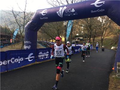 Peio Osoro y Enara Oronoz se proclaman en Ansó campeones de España de Triatlón de Invierno.