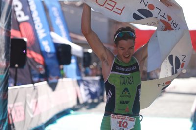 Jorge Tolosa y Belén González vencen en el VII Triatlón Sprint de San Juan de Flumen