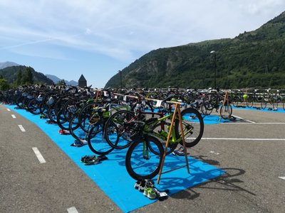 Lorenzo Buil y Ana Capella vencen en el III Triatlón Valle de Tena