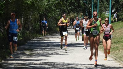 Marta Borbón y Javier Coscolla vencen en el VI Triatlon Ibercaja Ciudad de Zaragoza