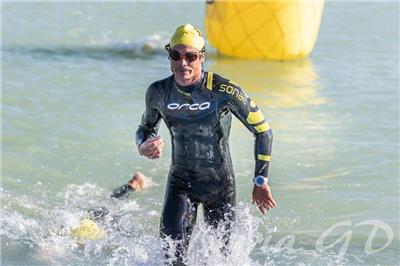 Juan Mina y Ana Revilla campeones de Aragón de Triatlón Olímpico 2015