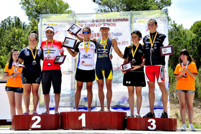 Víctor del Corral y María Pujol, campeones de España de Triatlón Cros