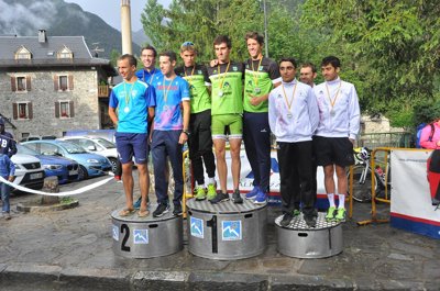 Fernando Zorrilla y Marta Pintanel campeones de Aragón de Triatlón Sprint 2017