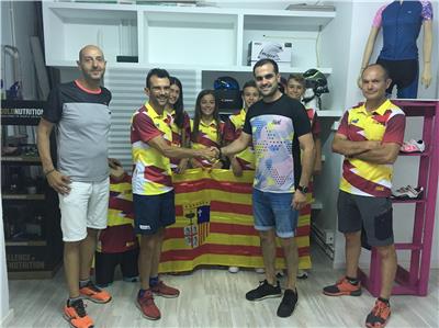 Presentación de las nuevas equipaciones Sköll de la selección aragonesa de triatlón