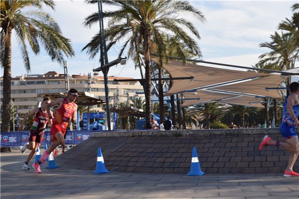Marta Pintanel y Dani Tolosa participan en el Copa de Europa de Triatlón de Melilla