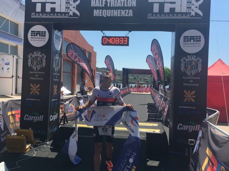 Ignacio Cabrera y Eva Ledesma reinan bajo el calor de Mequinenza