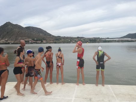 Jornada de iniciación al triatlón en Mequinenza