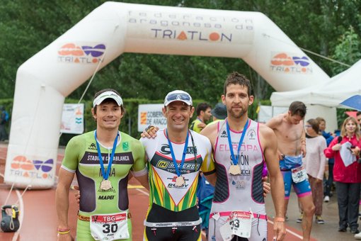 Víctor Del Corral y Ana Revilla dominan el TBG bajo la lluvia